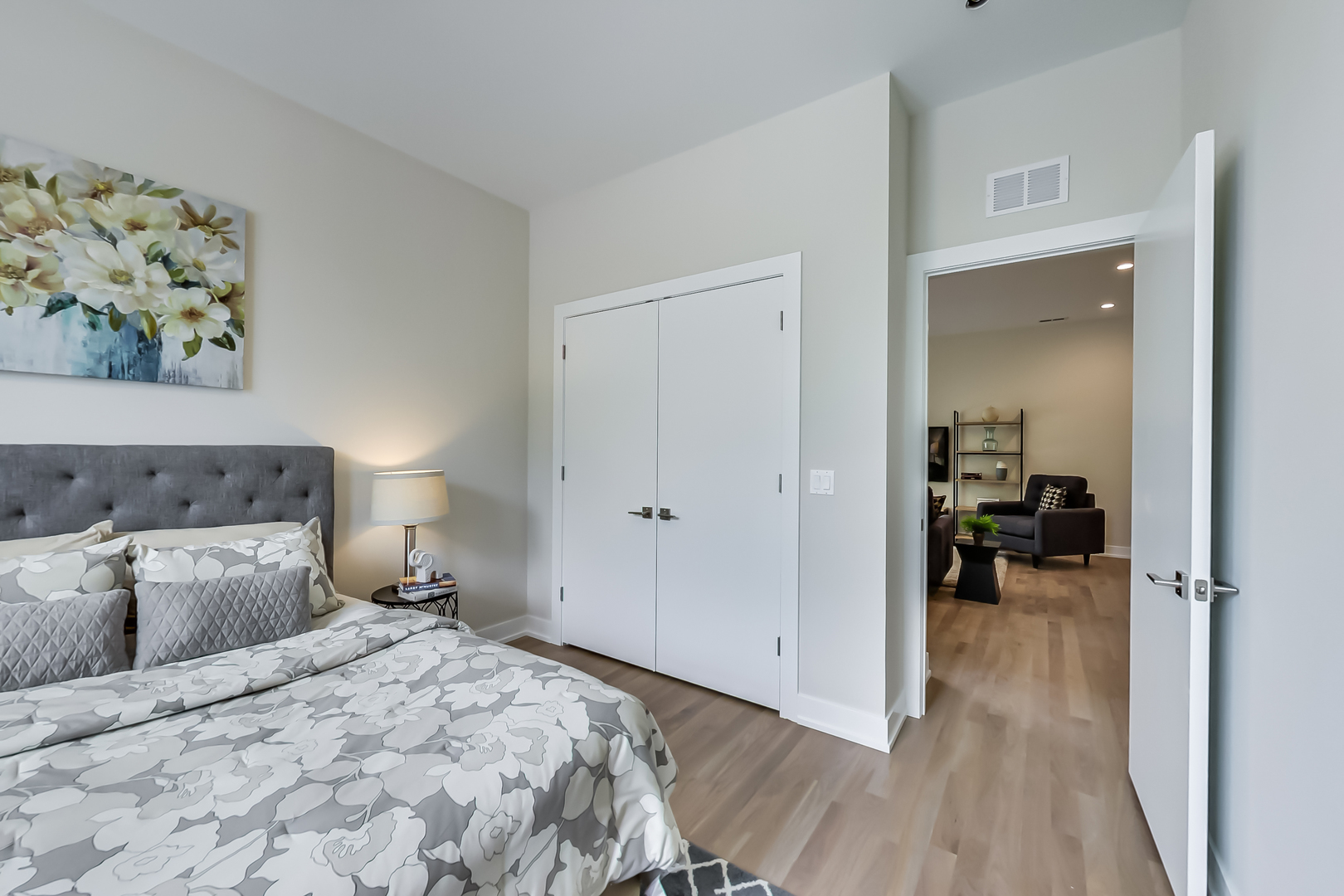 4010 North Lincoln Avenue, Unit 406 Chicago, IL 60618 - Photo 4 of 5