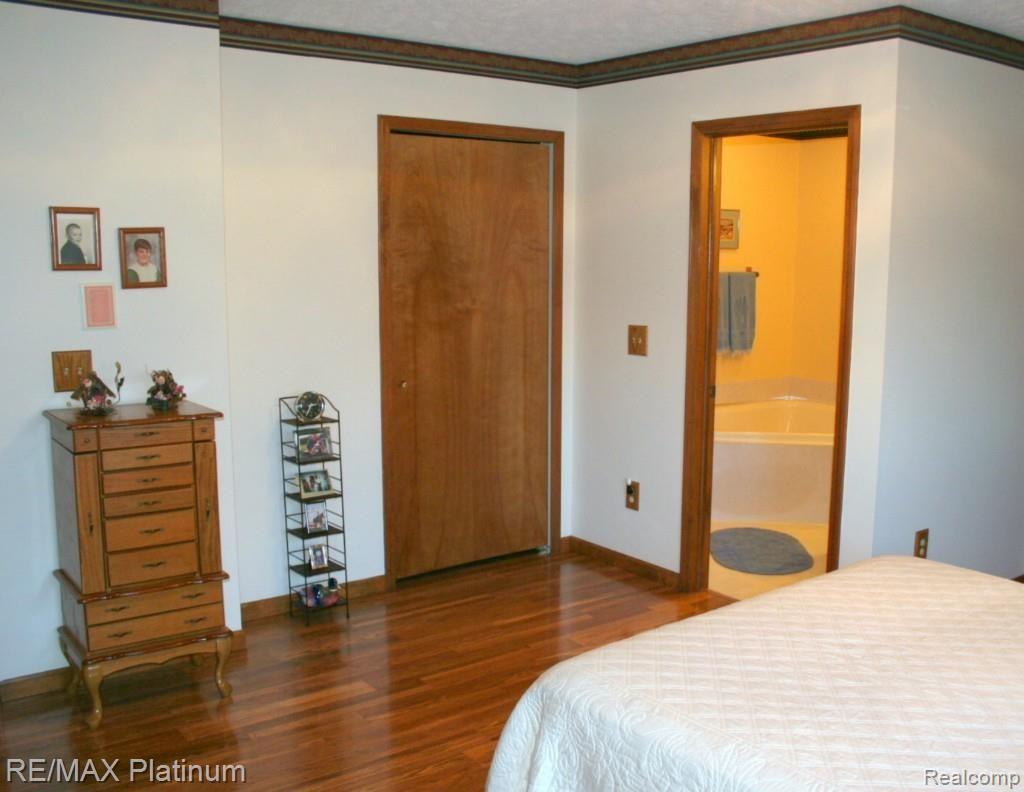 6427 East Clyde Road Howell, MI 48855 - Photo 17 of 34 MBR with Private Bath
