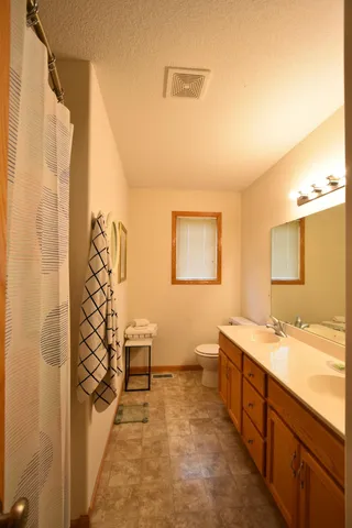 $215,900 | 1024 Amanda Court Southwest, Pine Island, MN 55963