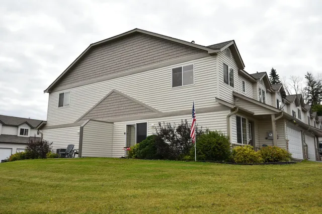 $215,900 | 1024 Amanda Court Southwest, Pine Island, MN 55963