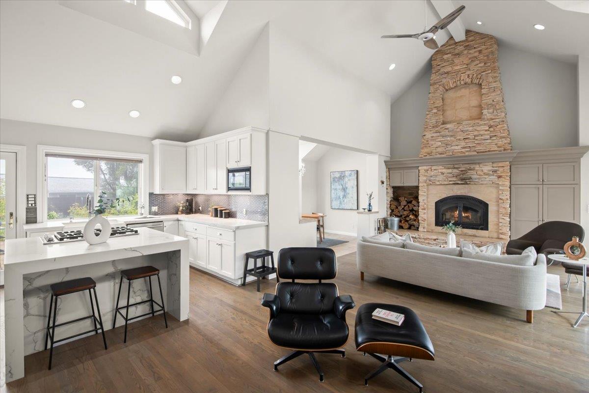 17074 Bohlman Road Saratoga, CA 95070 - Photo 10 of 30