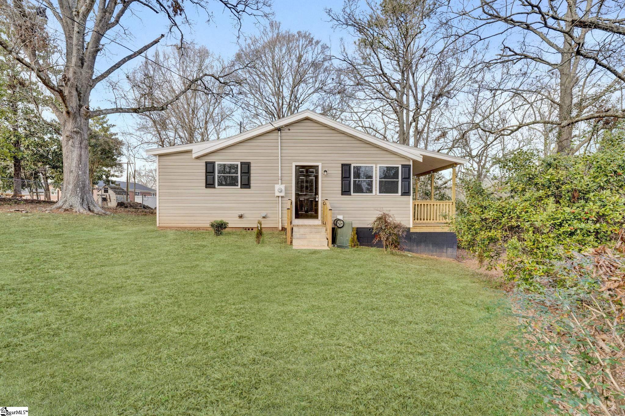 107 Bailey Circle Clinton, SC 29325 - Photo 2 of 32