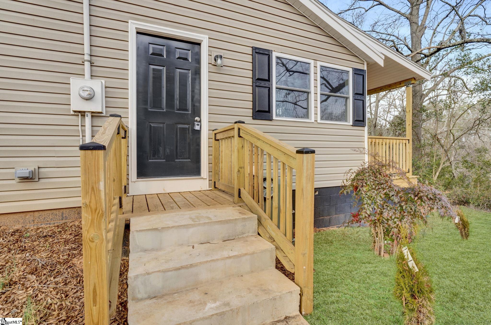 107 Bailey Circle Clinton, SC 29325 - Photo 3 of 32