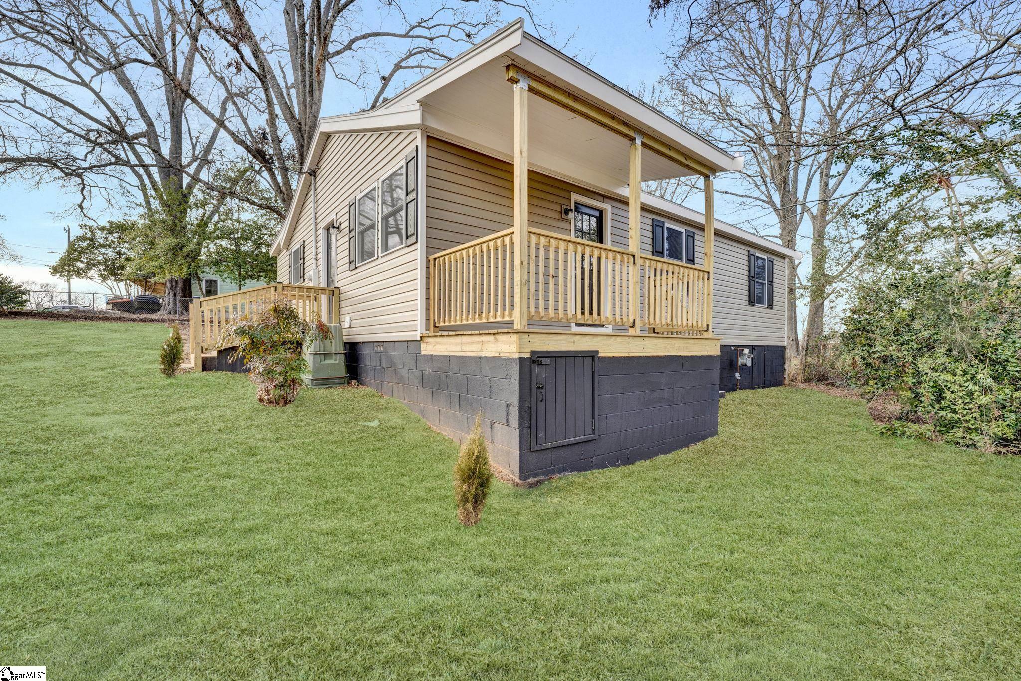 107 Bailey Circle Clinton, SC 29325 - Photo 4 of 32