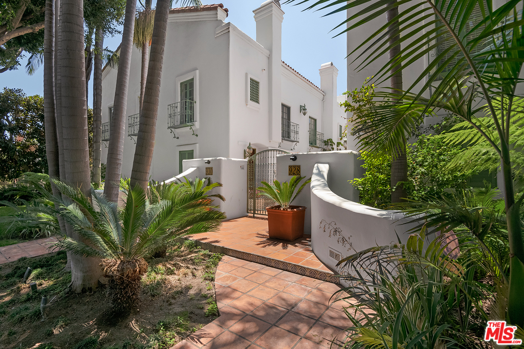 930 20th Street, Unit 4 Santa Monica, CA 90403 - Photo 2 of 27