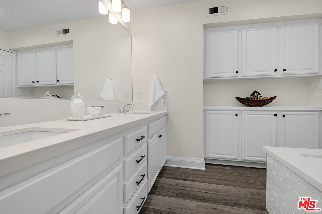 930 20th Street, Unit 4 Santa Monica, CA 90403 - Photo 17 of 27