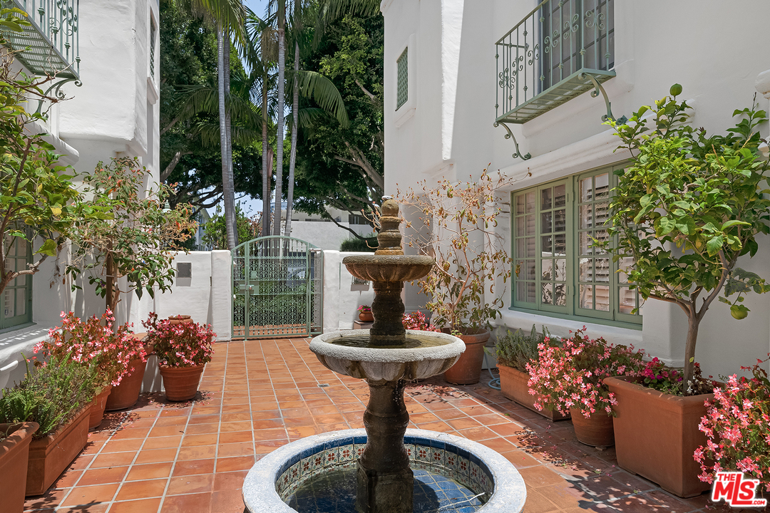 930 20th Street, Unit 4 Santa Monica, CA 90403 - Photo 4 of 27