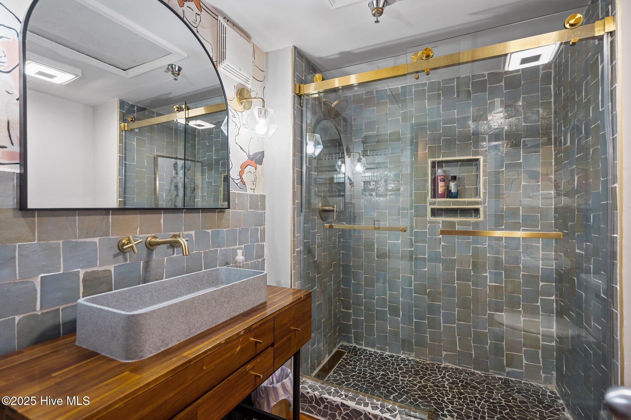 21 North Front Street, Unit 3B1 Wilmington, NC 28401 - Photo 17 of 30 17-bathroom_shower