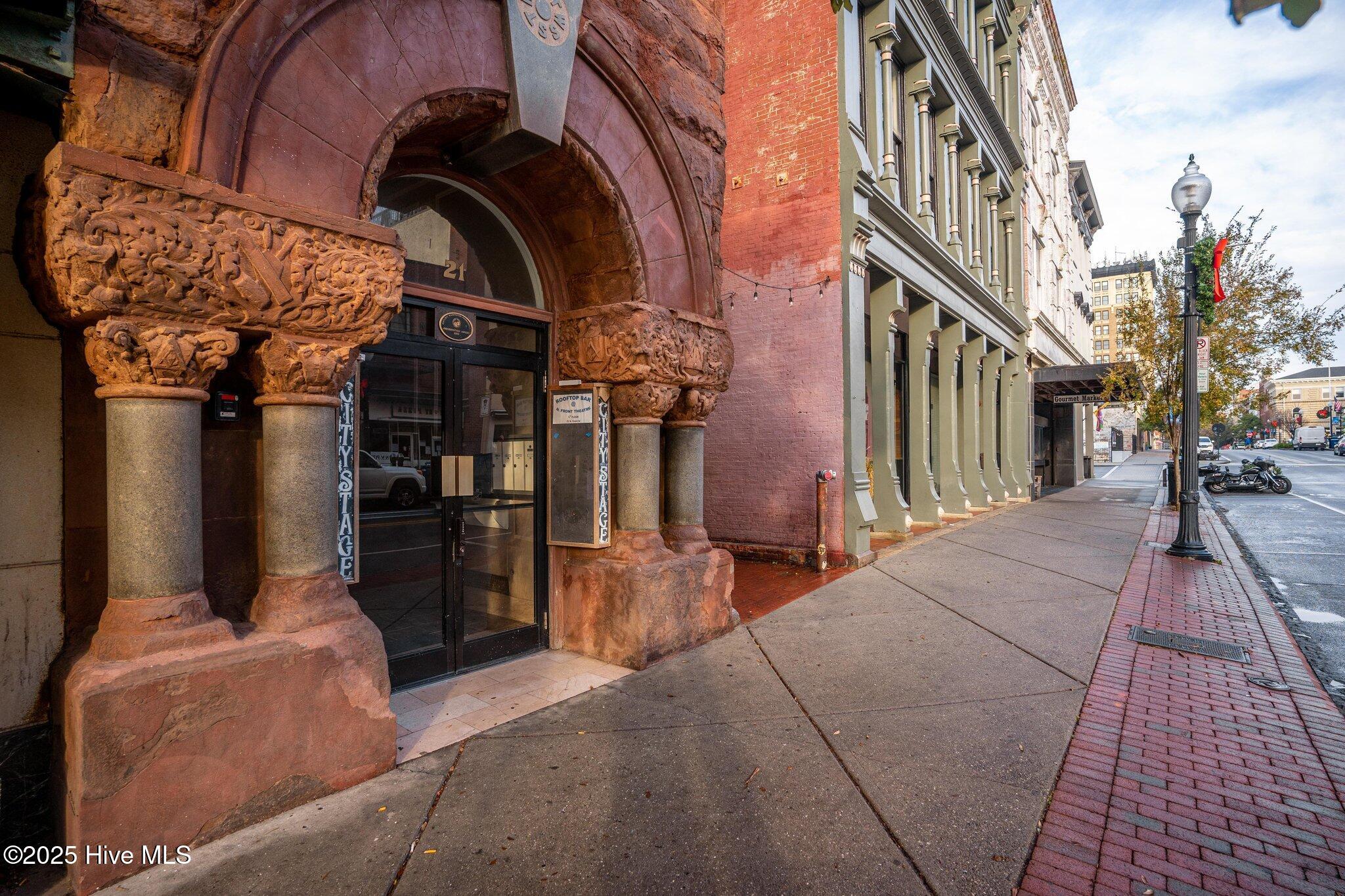 21 North Front Street, Unit 3B1 Wilmington, NC 28401 - Photo 20 of 30 20-streetscape_from_entry