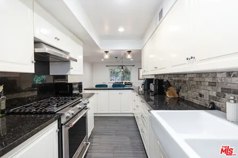 $707,000 | 6708 Hillpark Drive, Unit 302, Los Angeles, CA 90068