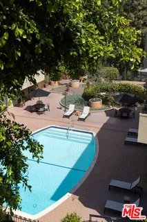 $707,000 | 6708 Hillpark Drive, Unit 302, Los Angeles, CA 90068