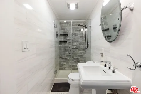 $707,000 | 6708 Hillpark Drive, Unit 302, Los Angeles, CA 90068