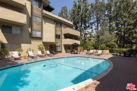 $707,000 | 6708 Hillpark Drive, Unit 302, Los Angeles, CA 90068