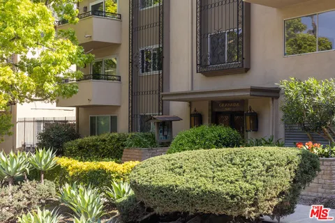 $707,000 | 6708 Hillpark Drive, Unit 302, Los Angeles, CA 90068