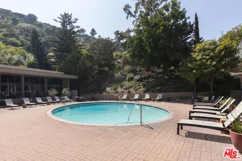 $707,000 | 6708 Hillpark Drive, Unit 302, Los Angeles, CA 90068