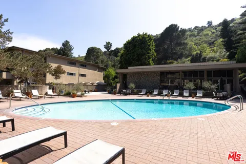 $707,000 | 6708 Hillpark Drive, Unit 302, Los Angeles, CA 90068