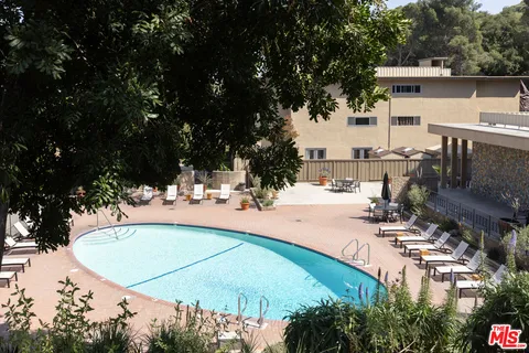 $707,000 | 6708 Hillpark Drive, Unit 302, Los Angeles, CA 90068