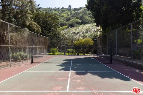 $707,000 | 6708 Hillpark Drive, Unit 302, Los Angeles, CA 90068