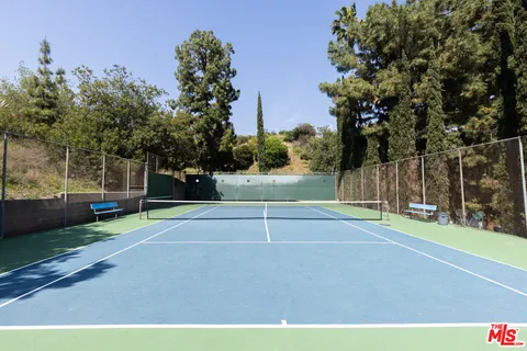 $707,000 | 6708 Hillpark Drive, Unit 302, Los Angeles, CA 90068