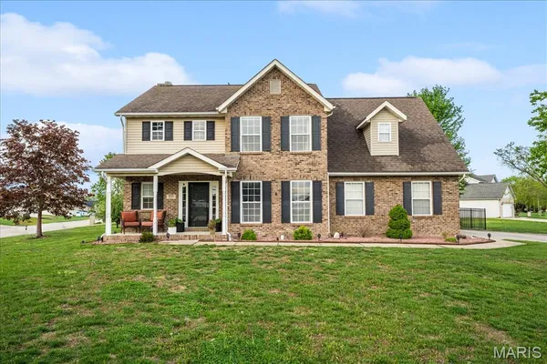 $355,000 | 808 Fieldview Drive, Smithton, IL 62285