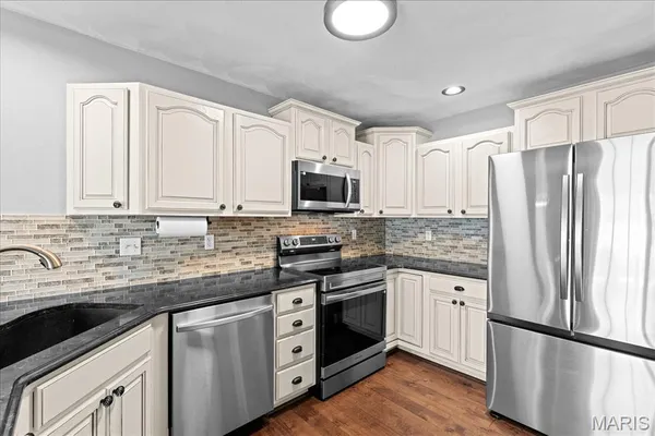 $355,000 | 808 Fieldview Drive, Smithton, IL 62285