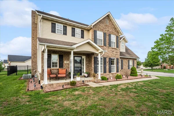 $355,000 | 808 Fieldview Drive, Smithton, IL 62285