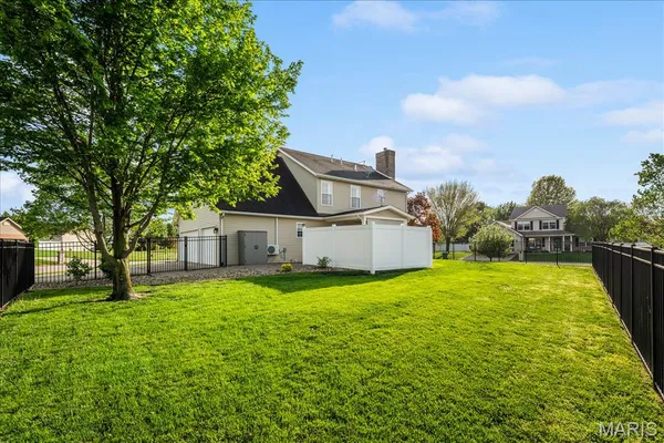 $355,000 | 808 Fieldview Drive, Smithton, IL 62285