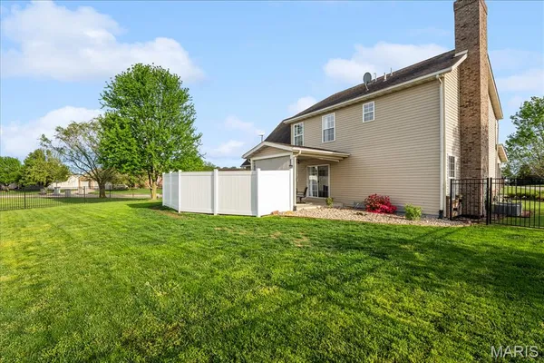 $355,000 | 808 Fieldview Drive, Smithton, IL 62285