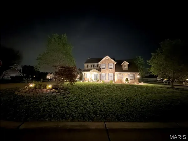 $355,000 | 808 Fieldview Drive, Smithton, IL 62285