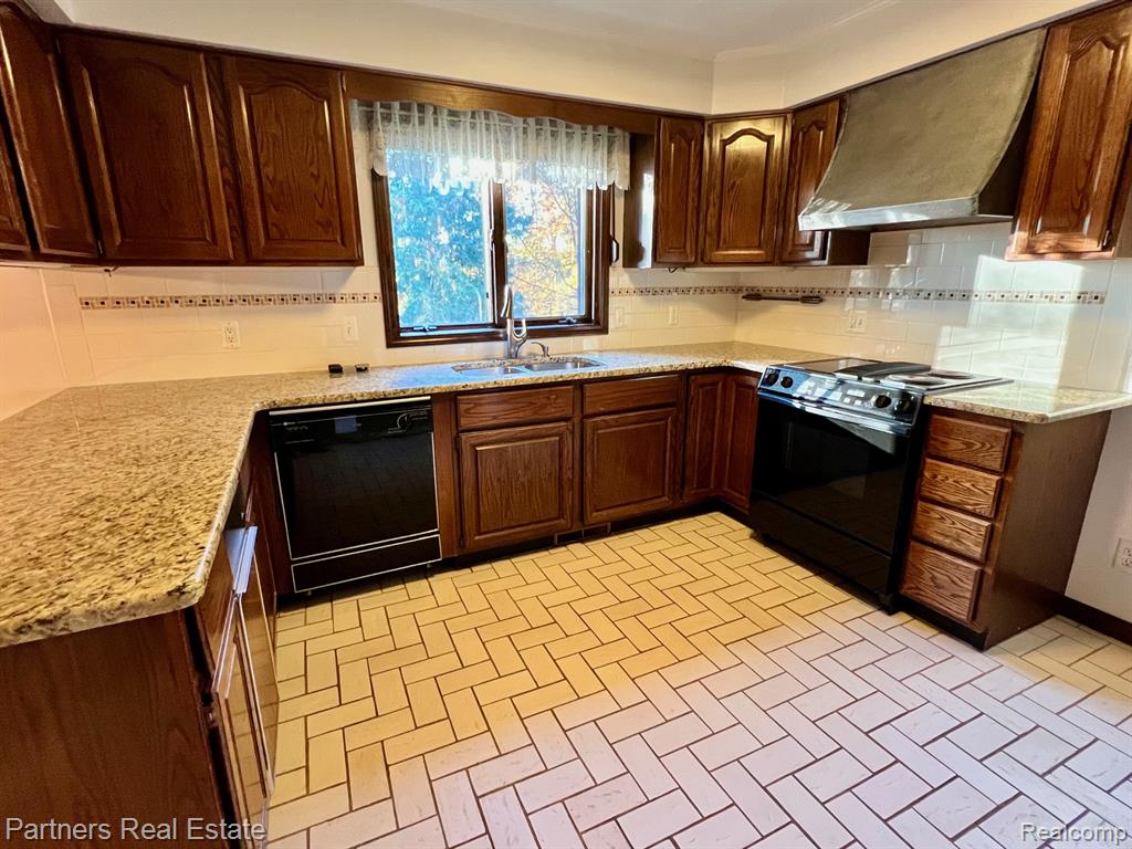 5618 Mountain Road Brighton, MI 48116 - Photo 9 of 53 Gallery Image 9