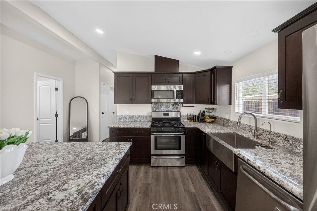 34653 The Farm Road Wildomar, CA 92595 - Photo 8 of 54