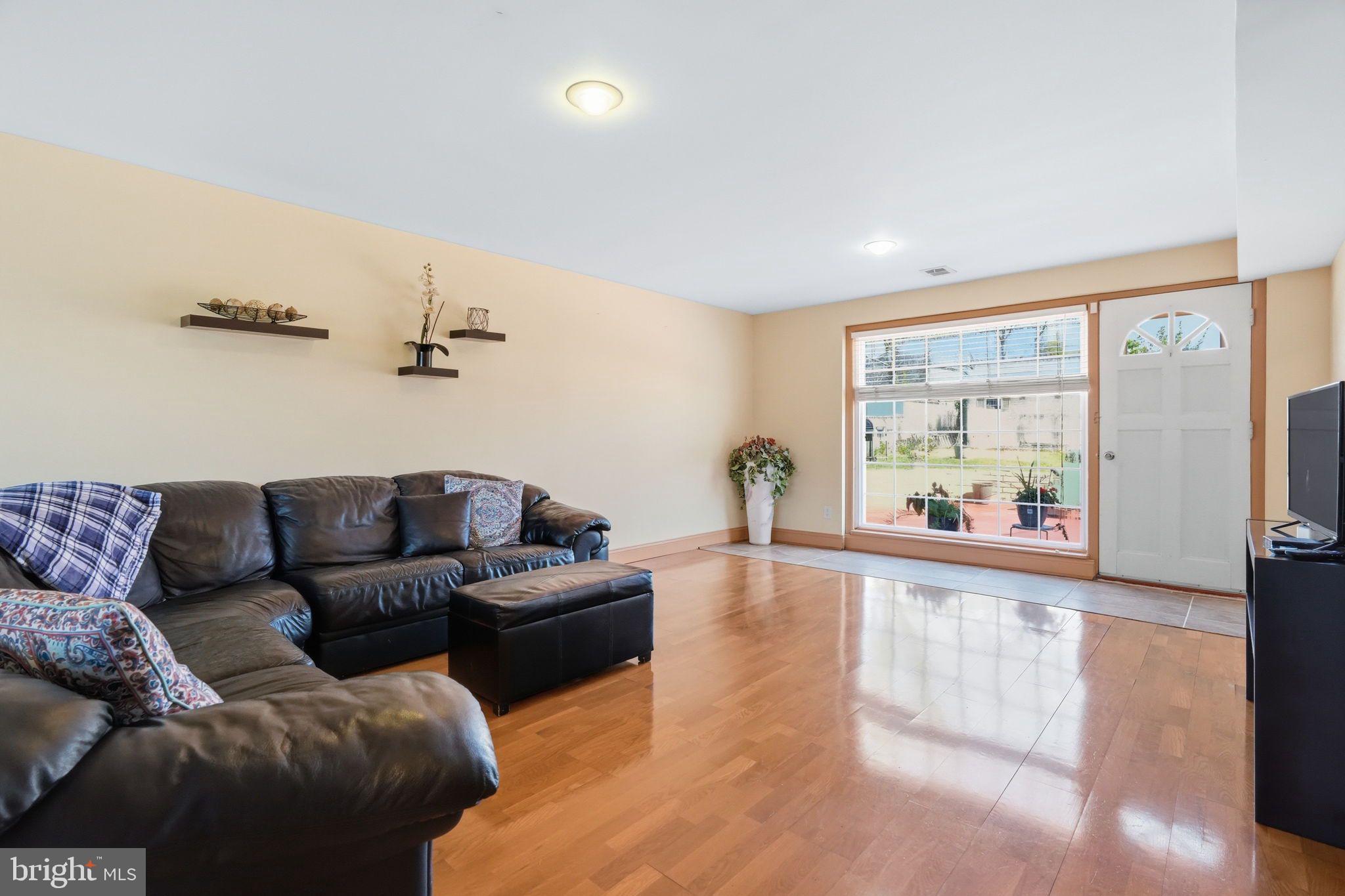 1119 Kent Lane Philadelphia, PA 19115 - Photo 2 of 38