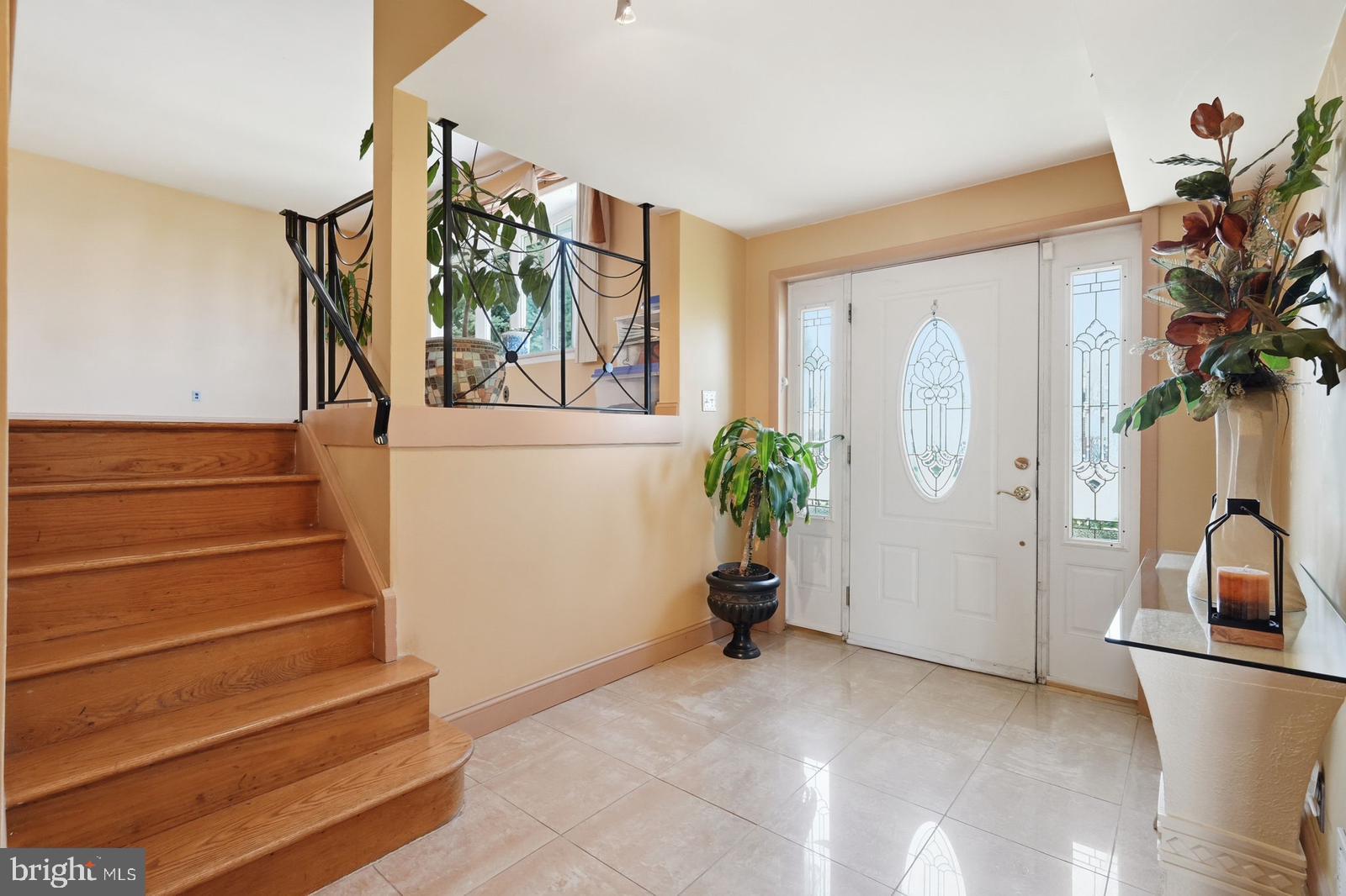 1119 Kent Lane Philadelphia, PA 19115 - Photo 6 of 38