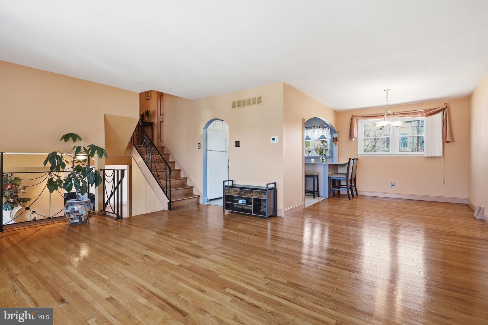 1119 Kent Lane Philadelphia, PA 19115 - Photo 7 of 38