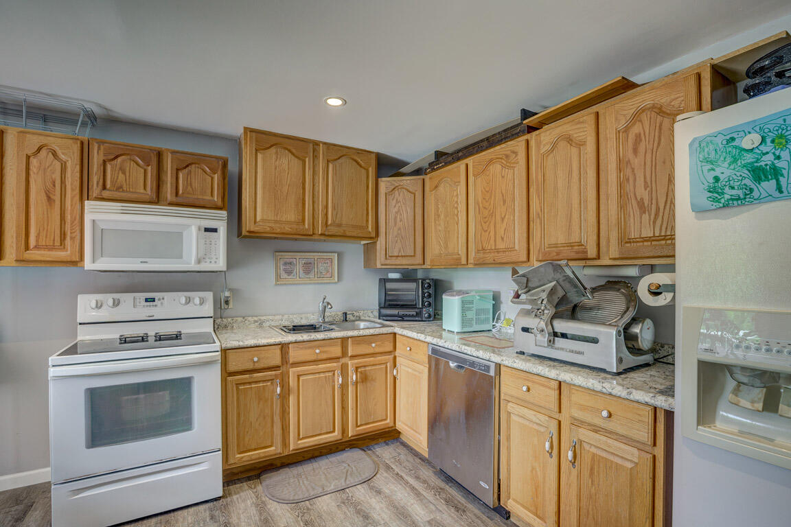 40 Highway 3149 Butler, KY 41006 - Photo 26 of 44 Lower level kitchen