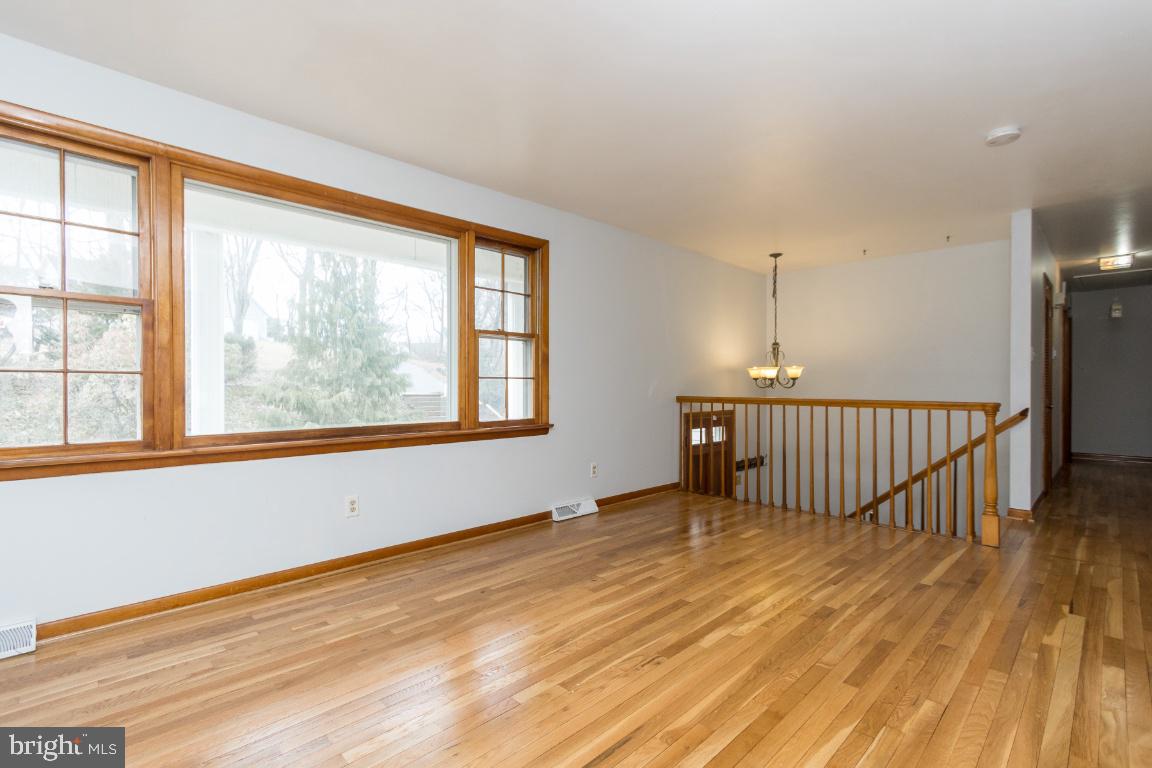 2127 Woodview Road Finksburg, MD 21048 - Photo 6 of 57