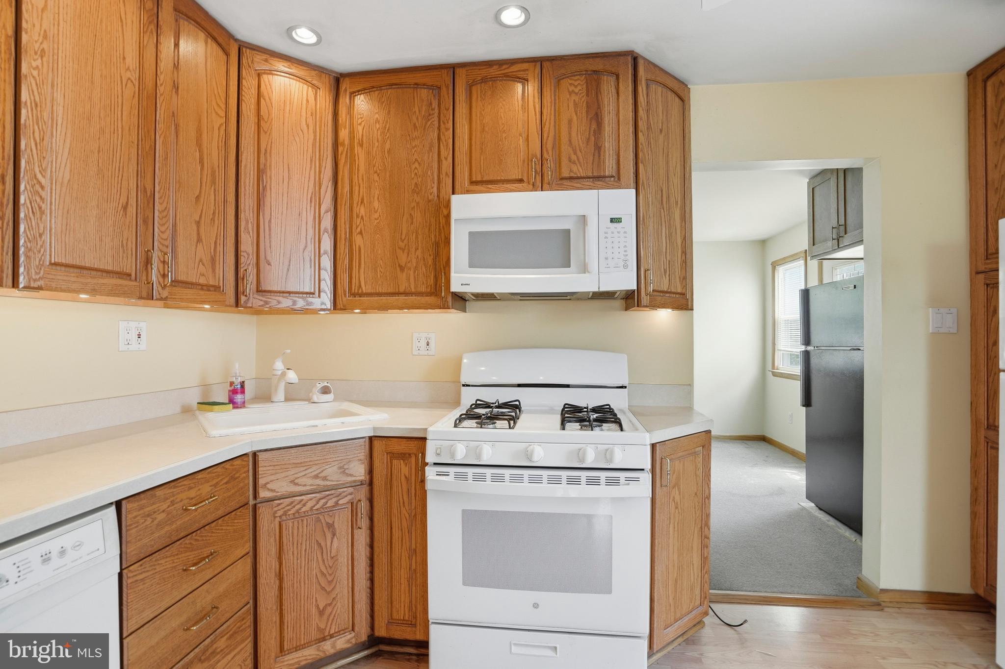 8240 Longpoint Road Baltimore, MD 21222 - Photo 9 of 25 Kitchen with Modern Appliances