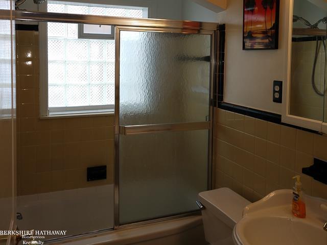 23091 David Eastpointe, MI 48021 - Photo 33 of 43 50097303-33.JPG