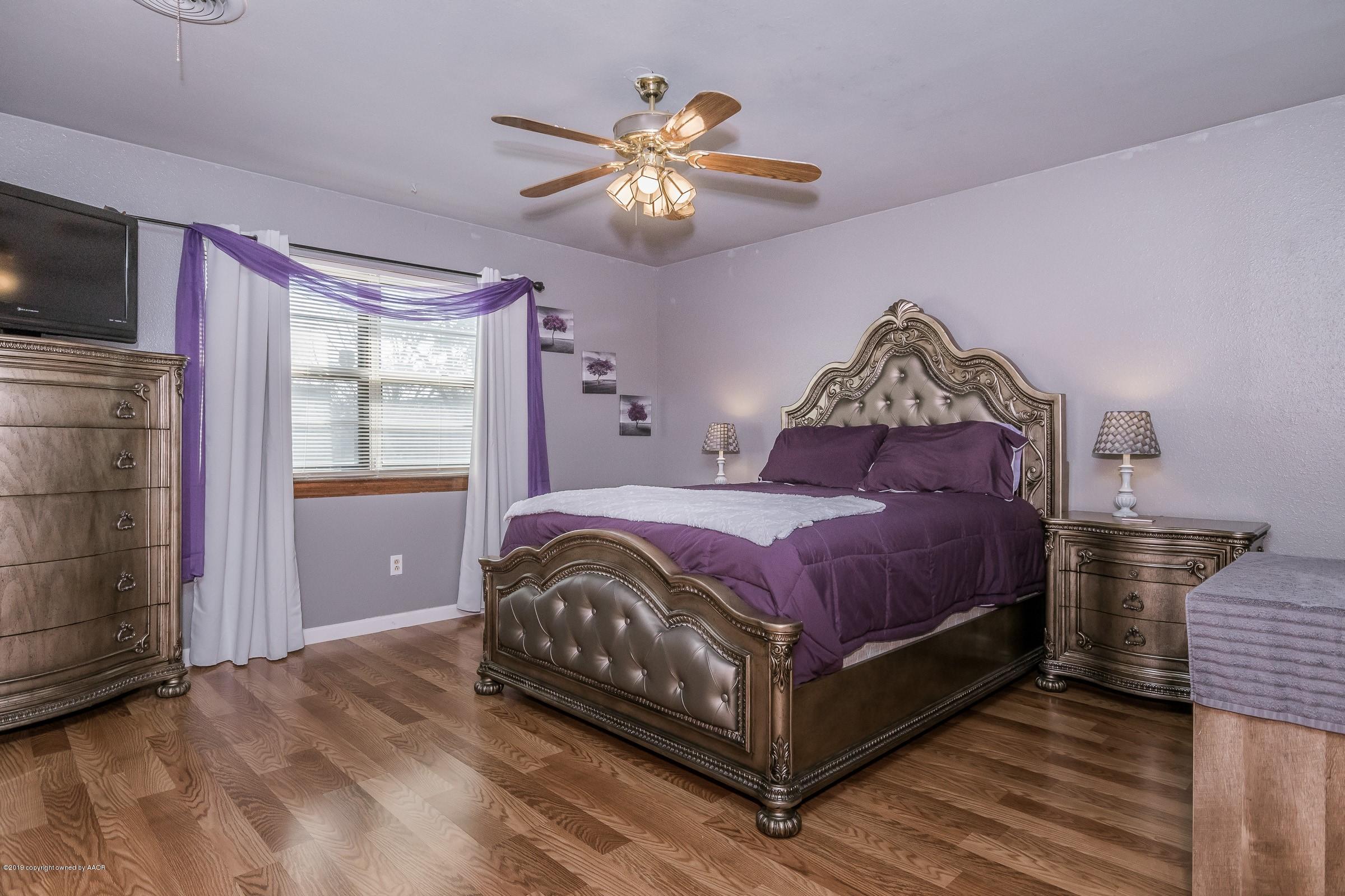6701 Falcon Road Amarillo, TX 79109 - Photo 13 of 25 013_Master Bedroom
