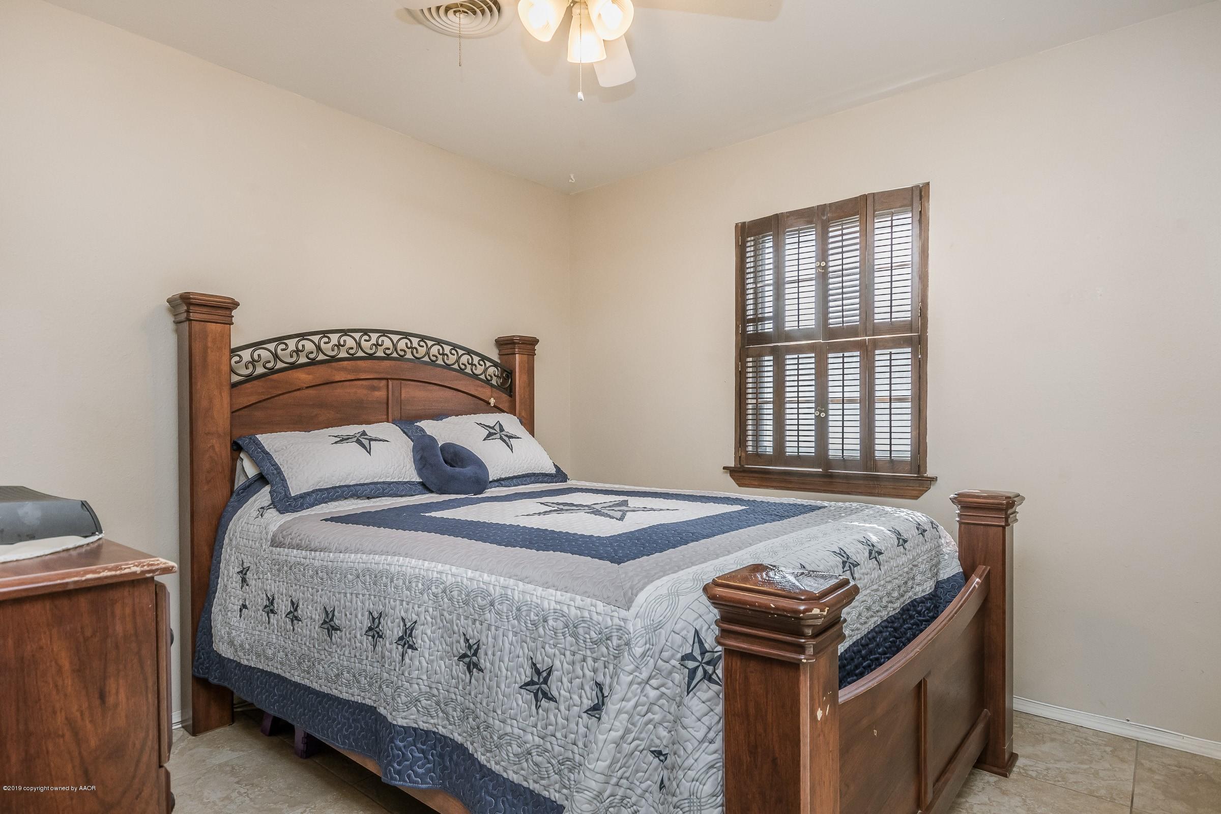 6701 Falcon Road Amarillo, TX 79109 - Photo 17 of 25 017_3rd Bedroom