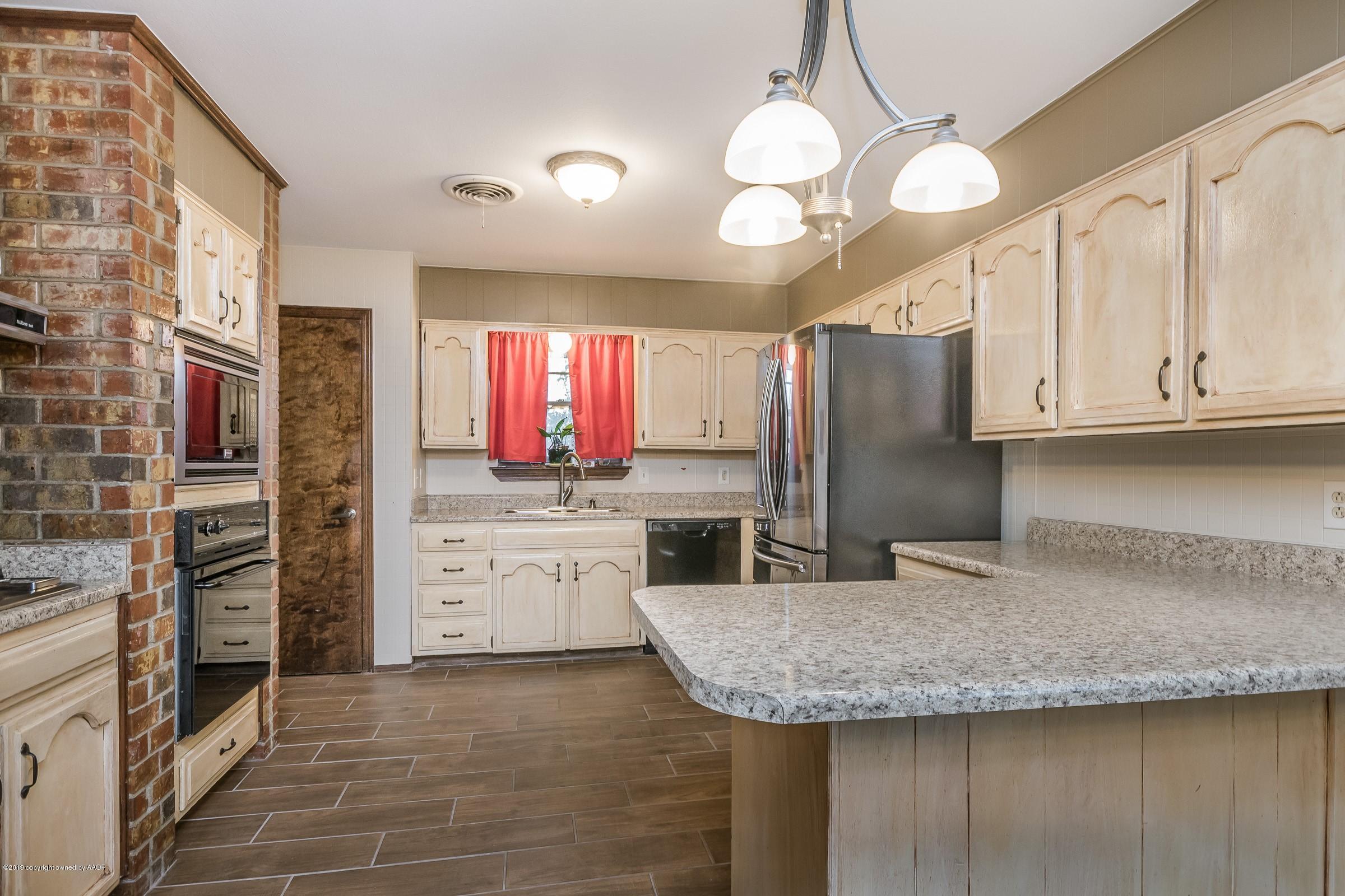 6701 Falcon Road Amarillo, TX 79109 - Photo 8 of 25 008_Kitchen