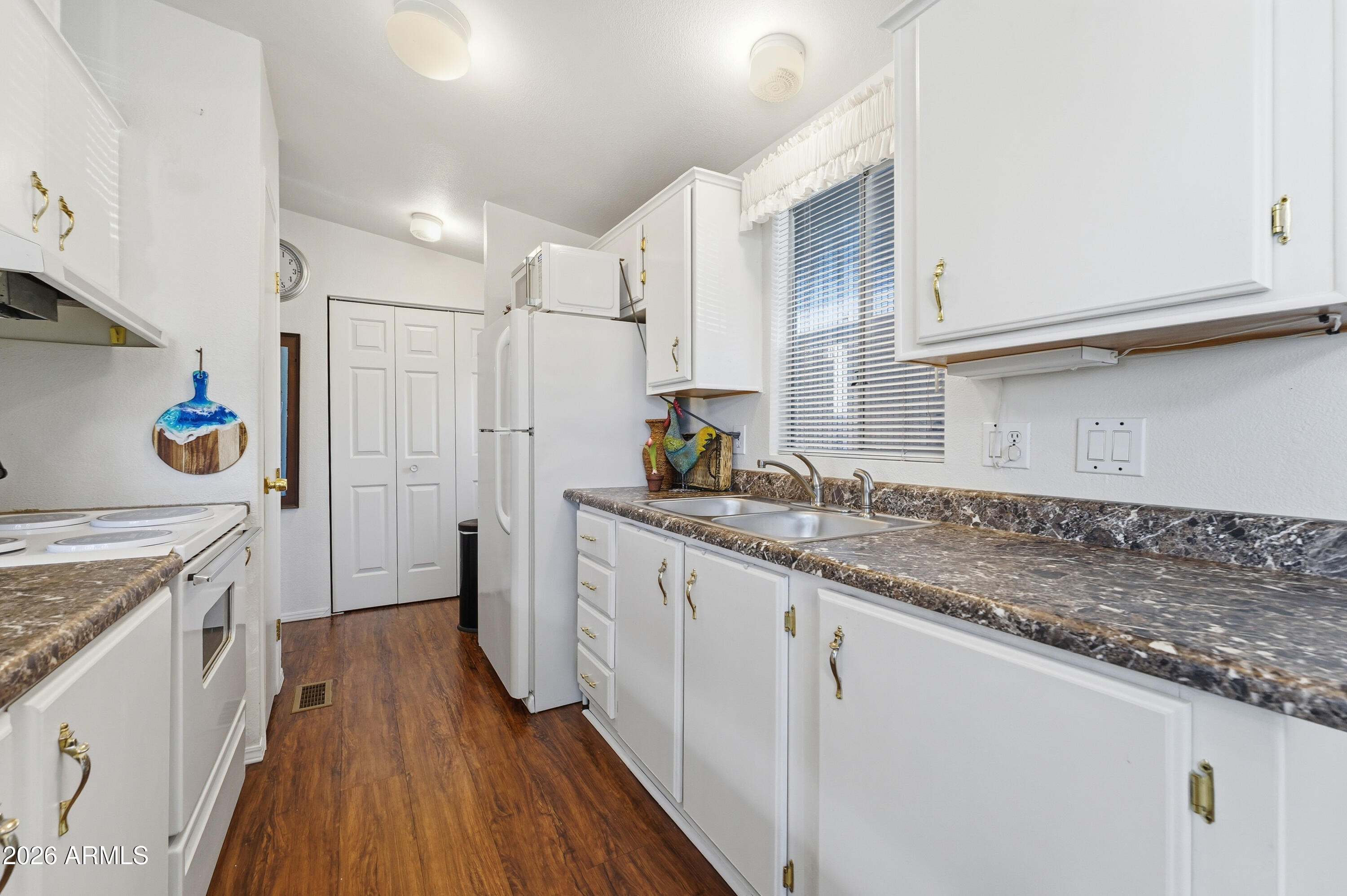 5735 East McDowell Road, Unit 221 Mesa, AZ 85215 - Photo 9 of 27 09-009-kitchen