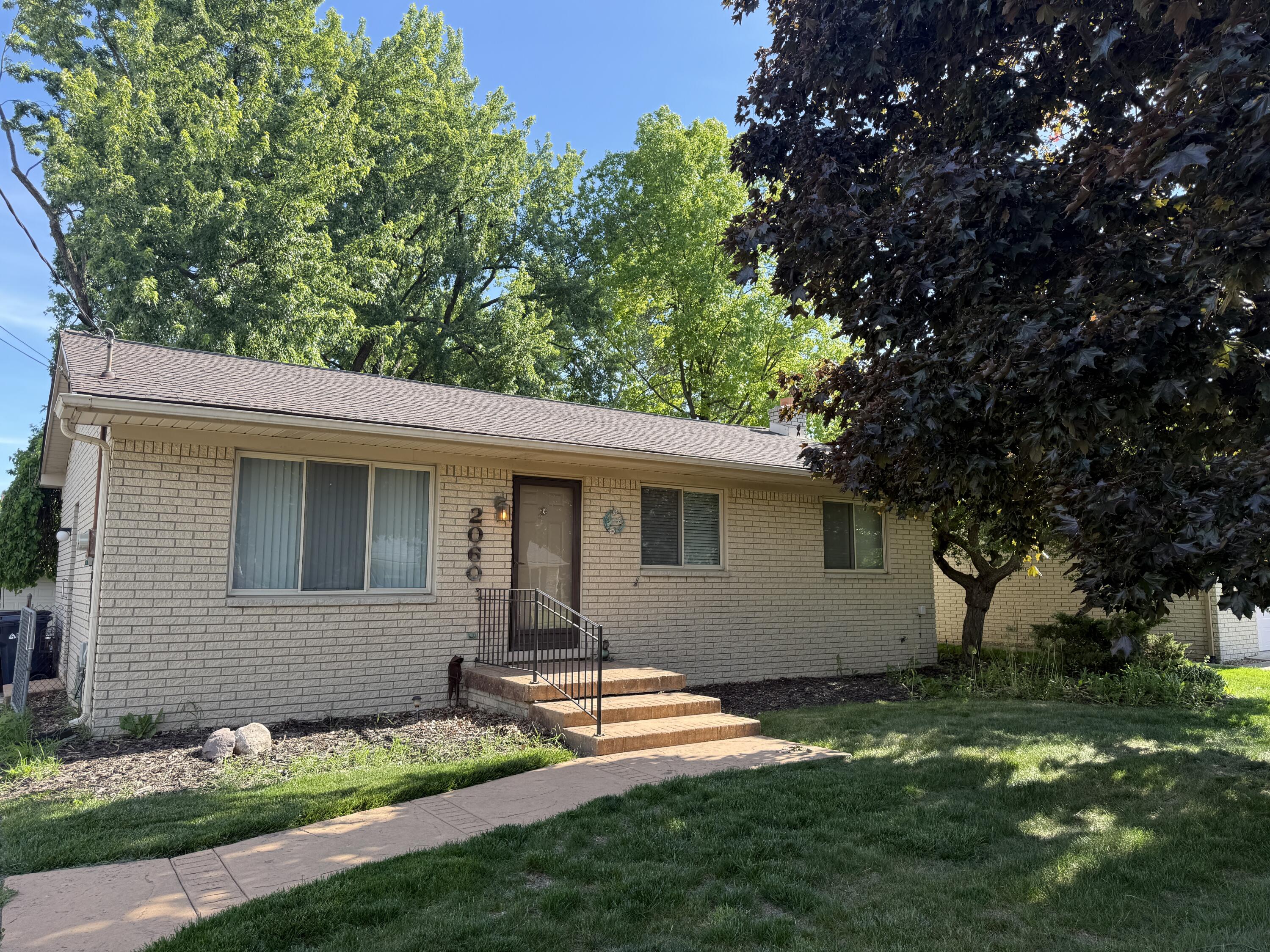 2060 Oakcrest Road Sterling Heights, MI 48310 - Photo 1 of 18 00