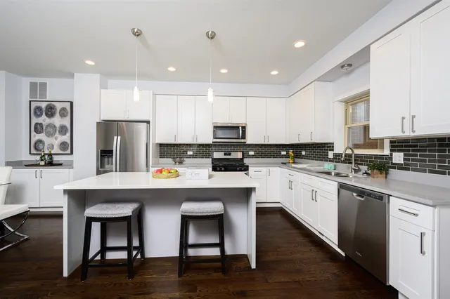 $3,400 | 3233 South Stewart Avenue, Chicago, IL 60616