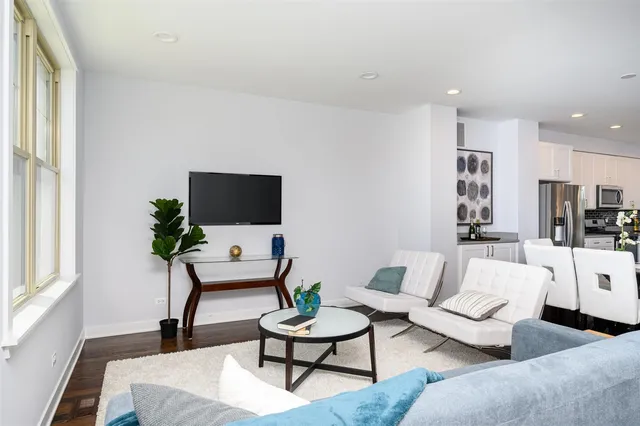 $3,400 | 3233 South Stewart Avenue, Chicago, IL 60616