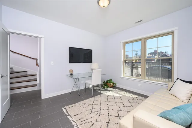 $3,400 | 3233 South Stewart Avenue, Chicago, IL 60616