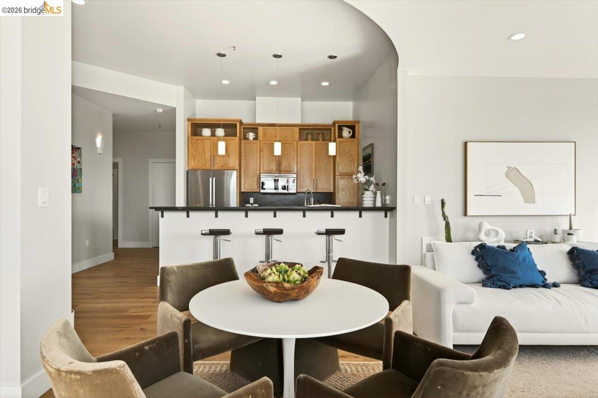 201 4th Street, Unit 601 Oakland, CA 94607 - Photo 15 of 58 a view of a dining room with furniture