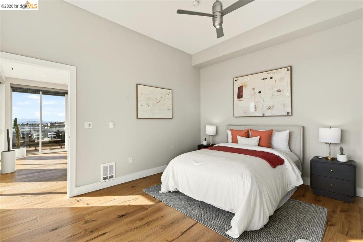 201 4th Street, Unit 601 Oakland, CA 94607 - Photo 30 of 58 a bedroom with a large bed and a window