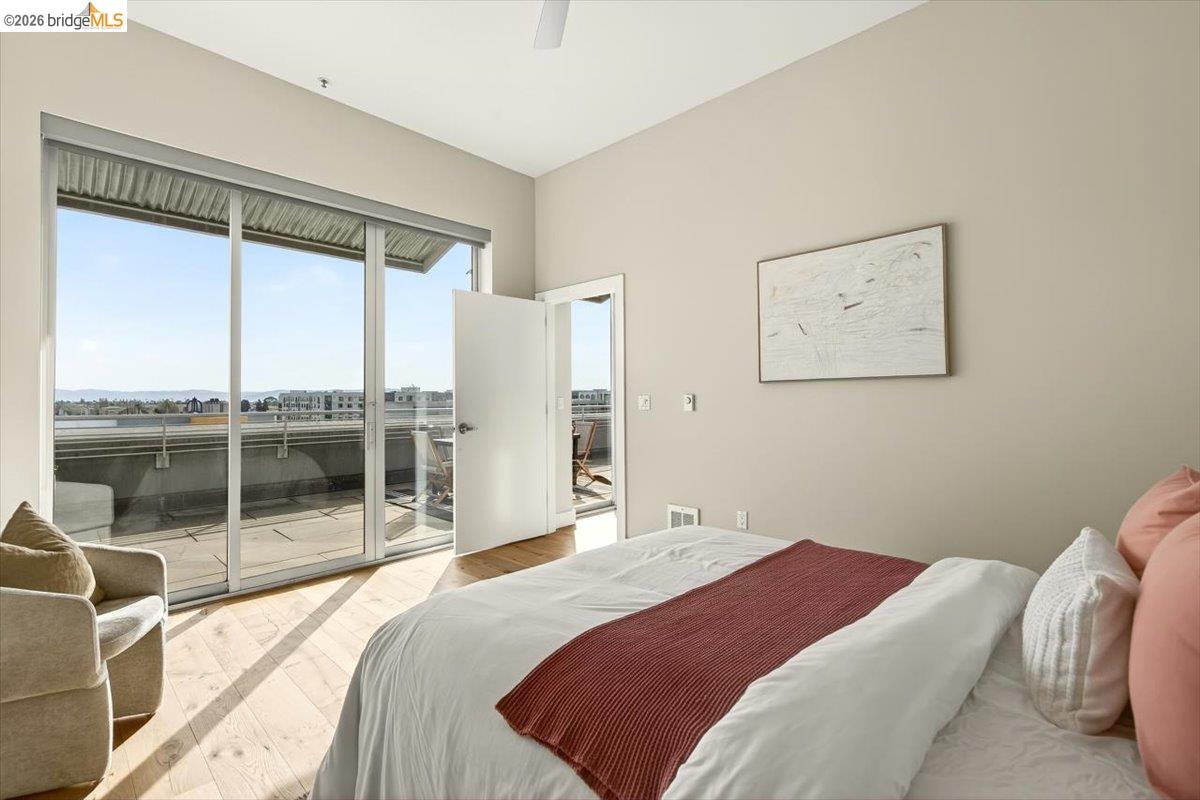 201 4th Street, Unit 601 Oakland, CA 94607 - Photo 32 of 58 a bedroom with a large bed and a large window