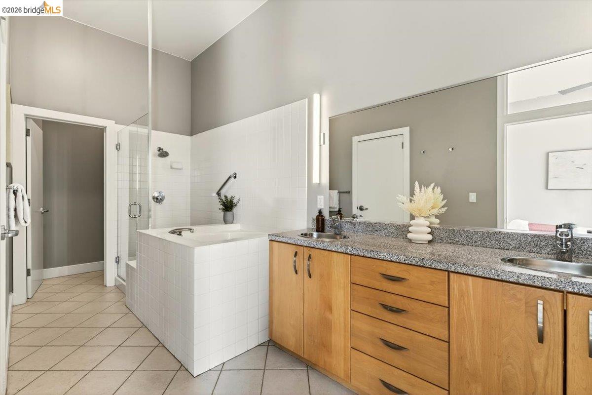 201 4th Street, Unit 601 Oakland, CA 94607 - Photo 33 of 58 a bathroom with a granite countertop sink mirror and